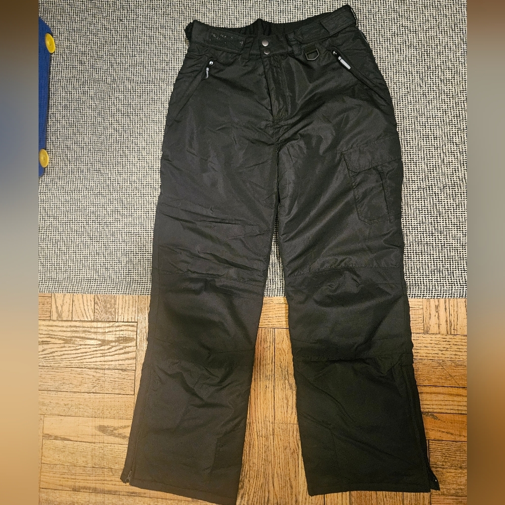 AQ black snow pants. Unisex adult size Medium. Great condition.